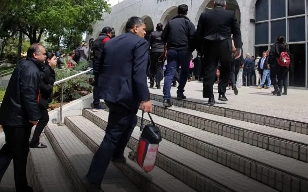Amenaza de bomba en sede judicial de Paraguay interrumpe juicio de Kueider, senador argentino acusado de contrabando