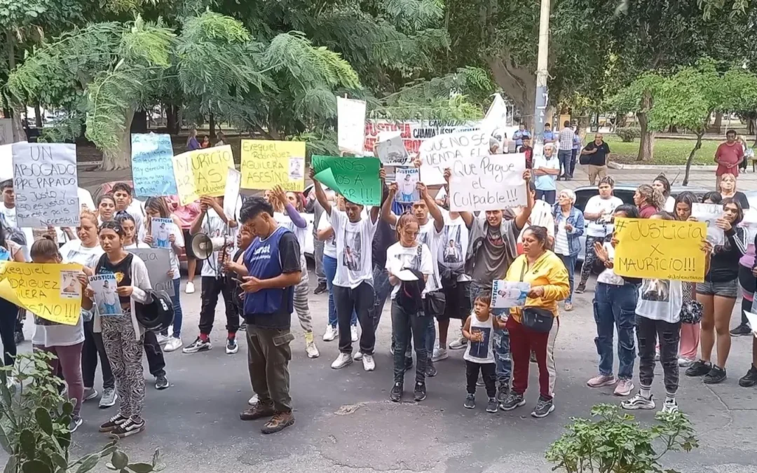 Walter Arias, padre de Mauricio, exigió justicia por el asesinato de su hijo. Confirmó abogado y testigos, pidiendo verdad en las declaraciones y condena para el responsable del crimen