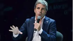 Caputo afirmó que la ropa está cara porque «siempre fue una industria protegida, y no tiene competencia». Además, aseguró que el aumento de la carne «es estacional, y que no afecta a la inflación»