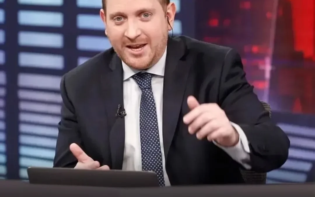 Viale admite error al editar una entrevista que beneficia a Milei, tras filtración de video crudo que lo complica: acusó a Santiago Caputo por interrumpir la entrevista