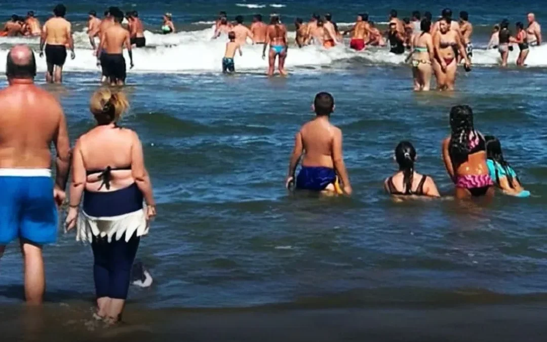 Concejal de Mar de Ajó desata polémica con comentario racial: «Este año se llenó de turismo marrón»