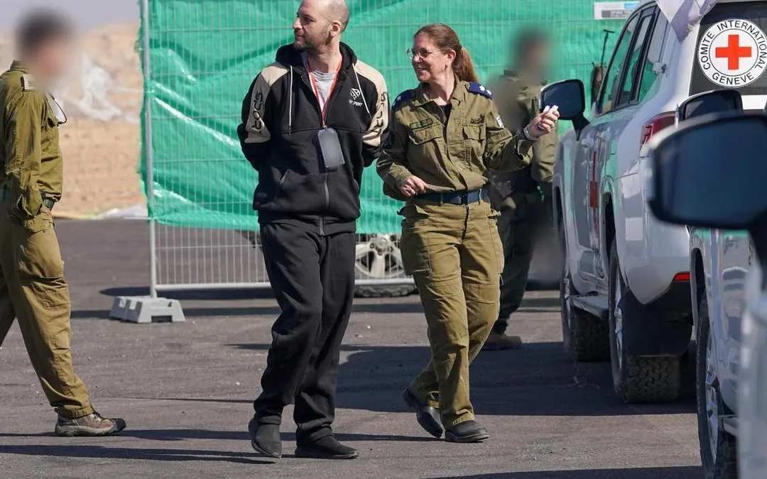 Hamás liberó más rehenes israelíes como parte del alto al fuego acordado con Israel. Entre los liberados, se encuentra el argentino Iair Horn