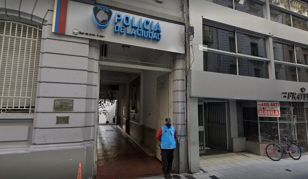 Otro detenido se escapó de una comisaría porteña. Llevaba más de un mes detenido, y escapó bajando por una de las ventanas del primer piso