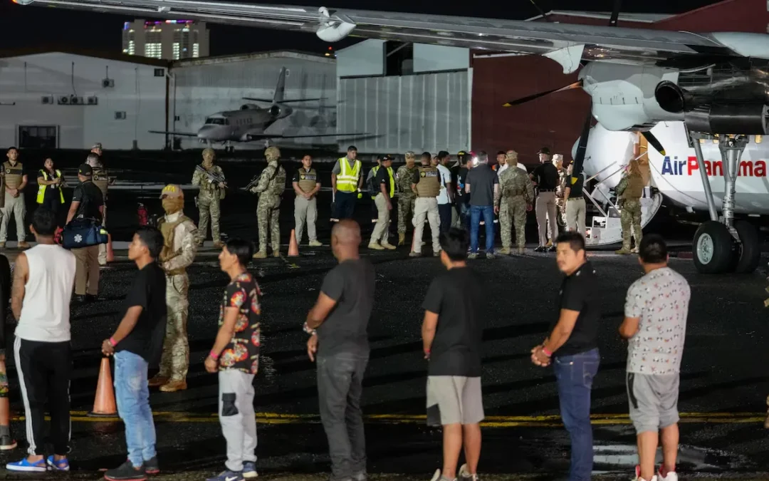 177 venezolanos arribaron a su país tras ser deportados por Estados Unidos desde Guantánamo. Fueron trasladados en un avión y recibidos por el Ministro del Interior y Justicia, Diosdado Cabello investigaciones