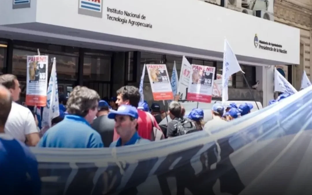 Trabajadores del INTA marcharon en Buenos Aires, exigiendo el fin de recortes y contra la insertidumbre laboral