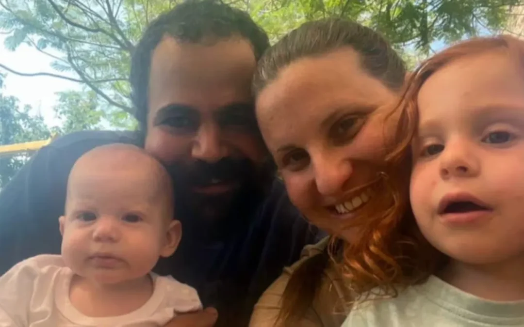 Israel confirmó las identidades de los cuatro cuerpos que serán entregados este jueves por Hamas. Se trata de los tres miembros de la familia argentino-israelí Bibas, y el de una persona de 84 años