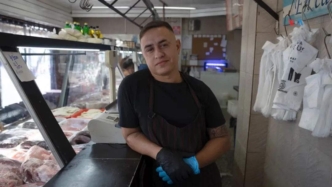 Mario Laurens recomendó comprar corazón tras la suba de la carne a $10 mil el kilo. Aconsejó olerlo antes, y admitió: «No se debería, pero la economía nos lleva a esto»