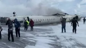 Accidente aereo en Canadá: Un nuevo video muestra la secuencia del desastre. El avión golpeó fuertemente la pista mientras intentaba aterrizar, terminó tumbado y en llamas