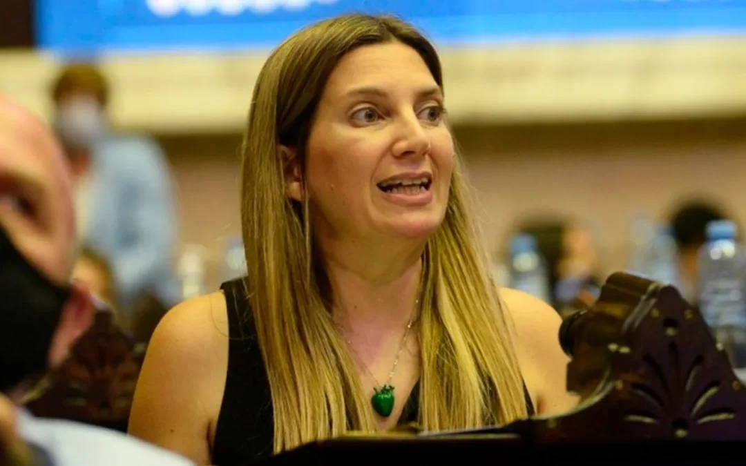 «Tenemos que salir del cepo»: La diputada del PRO, Silvia Lospennato, insistió en la necesidad de levantar las restricciones cambiarias para fomentar la llegada de inversiones