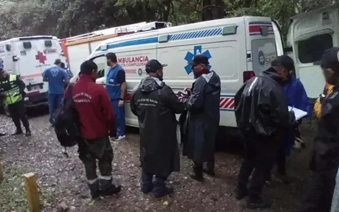 Salta: rescataron a 19 turistas oriundos de Santiago del Estero, que quedaron atrapados por el mal clima. Luego de 12 horas de operativo dieron con el grupo