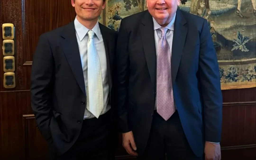 Asesor de Donald Trump se reunió con Santiago Caputo en Casa Rosada