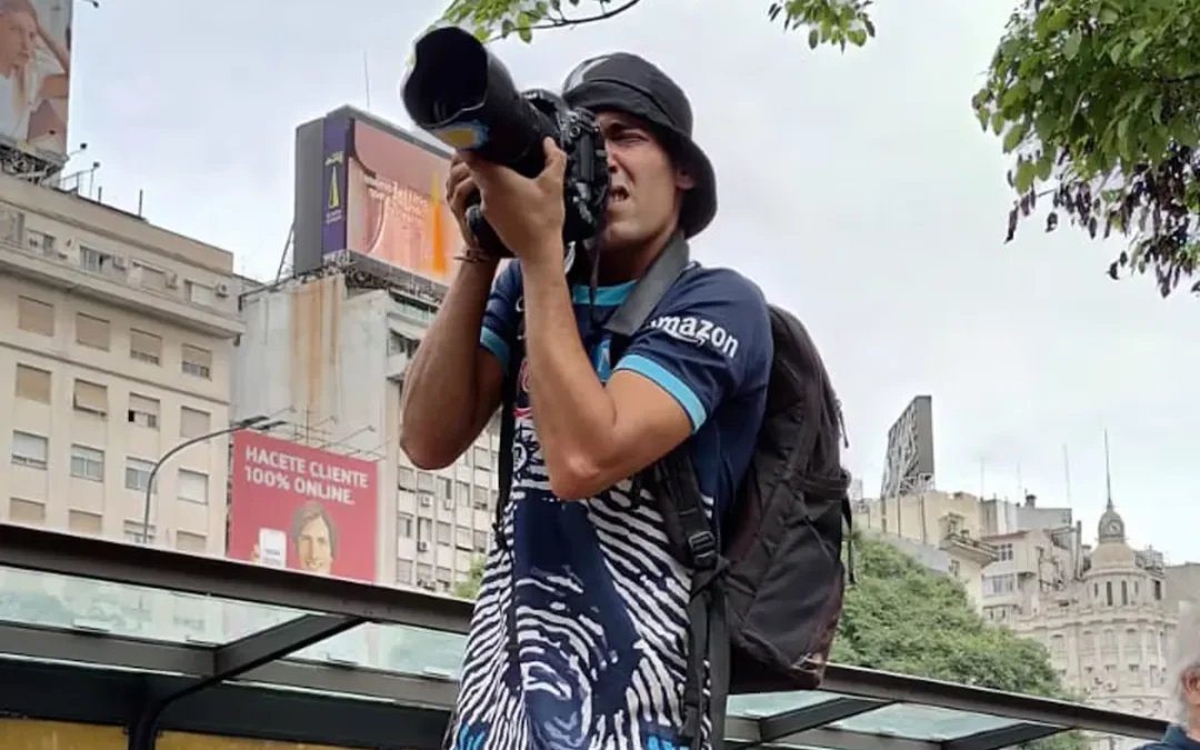 Fotógrafo cubría la marcha de los jubilados y recibió un balazo en la cabeza que le provocó pérdida de masa encefálica. Bullrich justificó a la Policía: «es un militante kirchnerista»