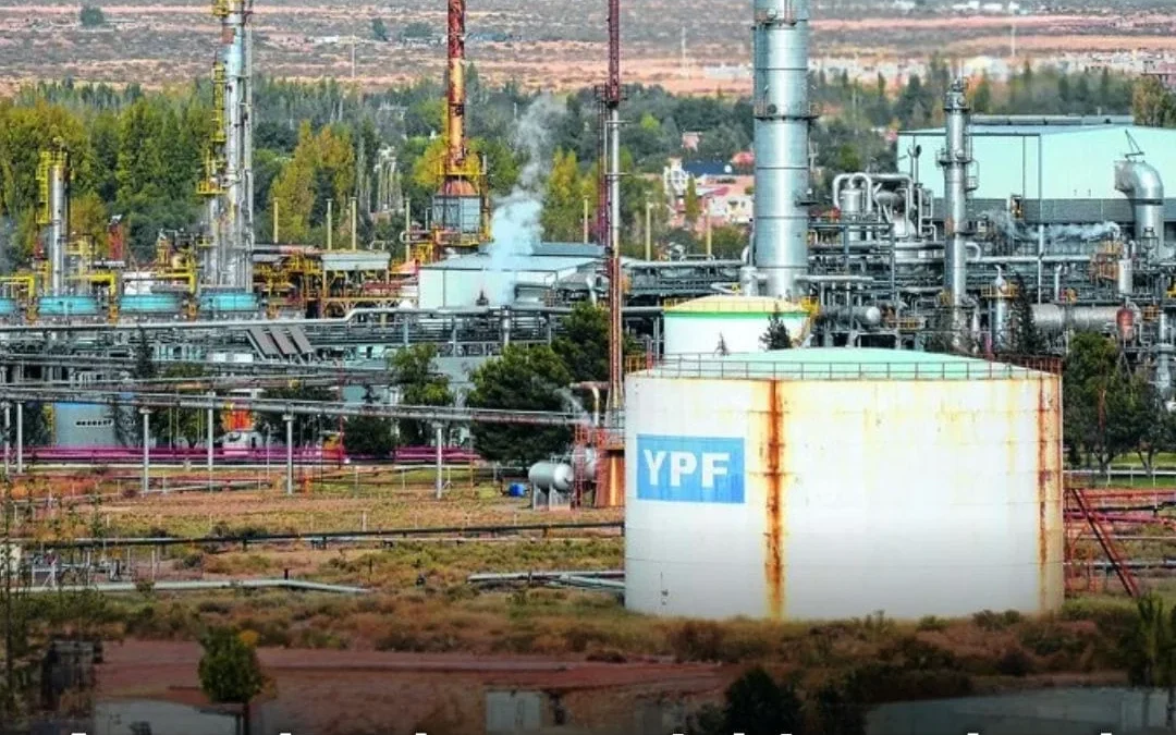 La refinación de petróleo mostró caídas en la elaboración de combustible