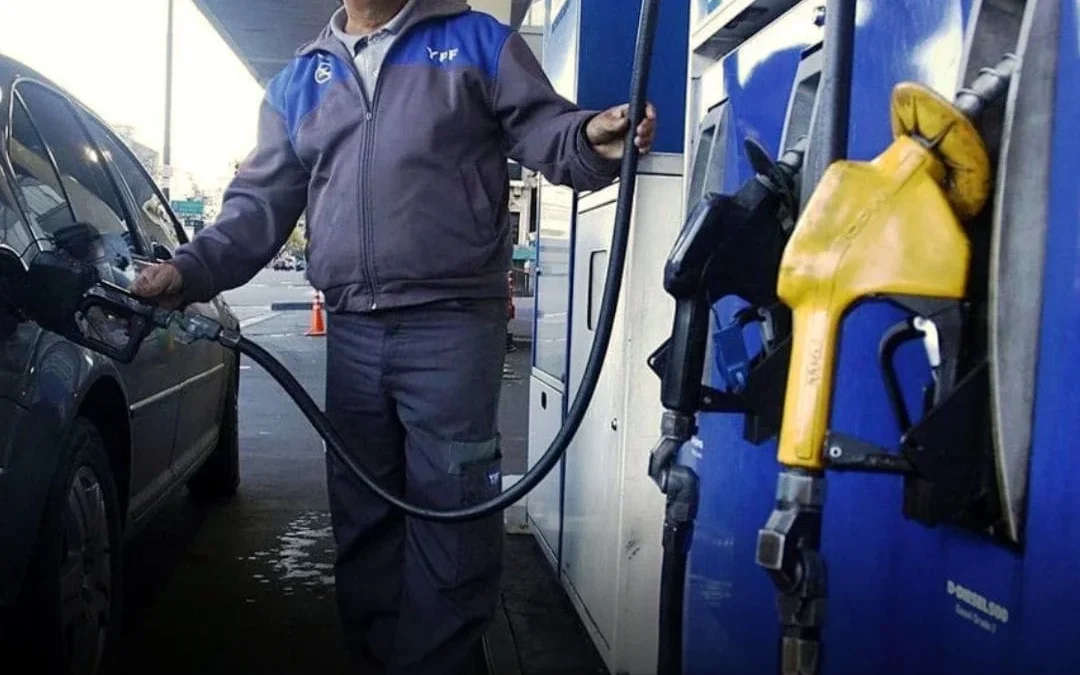 Tras caída global del precio del petróleo, YPF bajará un 4%, los precios de nafta y gasoil