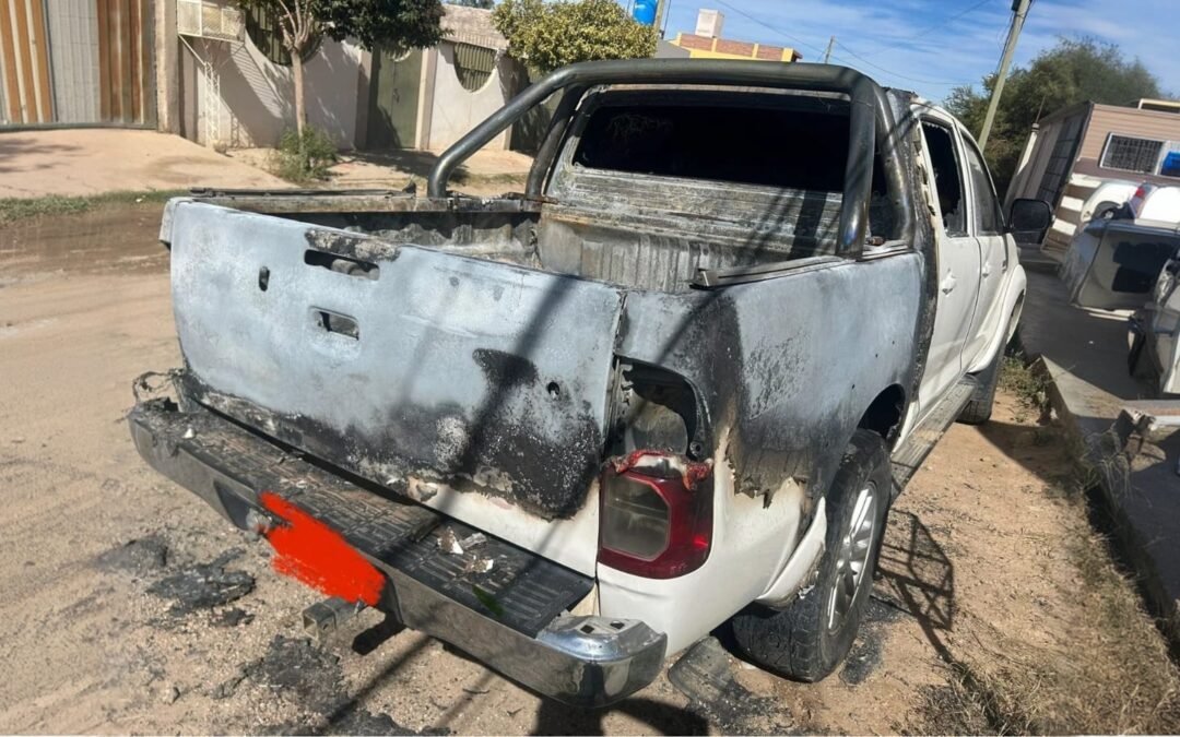 Incendió dos vehículos en Los Sarmientos y vecinos piden ayuda para identificarlo: actuó el 20 y el 29 de abril.