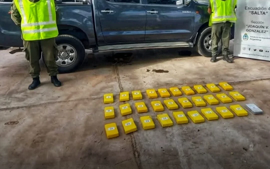 Secuestran 31 kilos de cocaína en camioneta que viajaba a La Rioja
