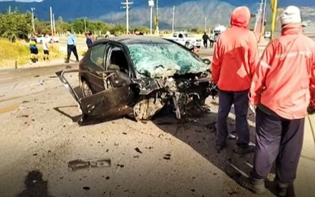 La Rioja: choque entre dos automóviles deja tres victimas fatales en Av. Circunvalación cerca del Parque de La Ciudad
