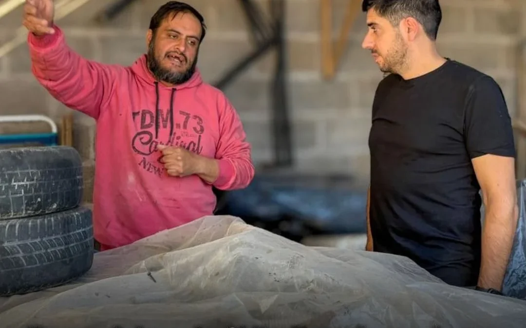 Un carpintero de Chilecito quiere volver a producir y recibió asesoramiento clave para lograrlo: junto a Raúl Cabral, analizaron como reactivar su emprendimiento