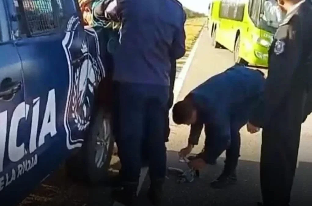 Pasajero oriundo de Chilecito atacó a choferes y una pasajera rumbo a Chamical, tras sufrir un aparente brote psicótico