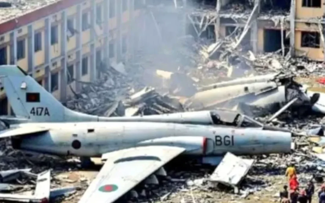 30 fallecidos y más de 100 heridos, en su mayoría menores, tras la caída de un avión militar en una escuela de Bangladesh