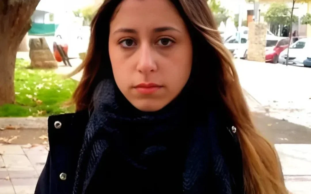 Estudiantes del Instituto Cavero se manifestaron por falta de docentes en el último año del profesorado, lo que retrasa su egreso académico