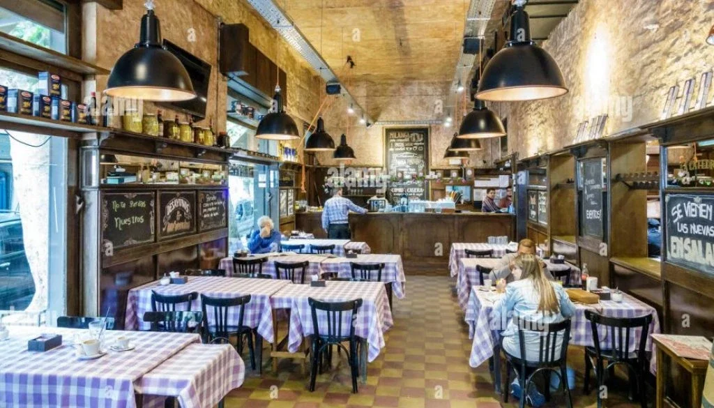 Cae el consumo en restaurantes: “Subir precios es la última opción”, dijo una trabajadora ante la baja del 20% en la facturación mensual