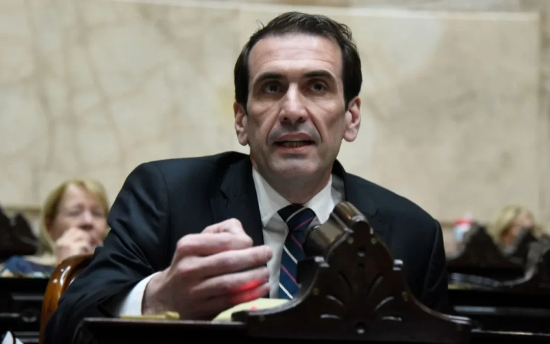 Diputado hablaba sobre vetar el aumento a jubilados y le recordaron sus 18 inmuebles: «Es que con lo de la jubilación no me alcanza para vivir»