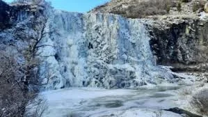 Chubut: Cascada de Opazo, de 30 metros de salto, se congeló tras temperaturas mínimas de -17°C