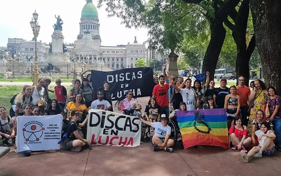 Ante un fuerte operativo de seguridad, madres pidieron al presidente que no desfinancie a personas con discapacidad