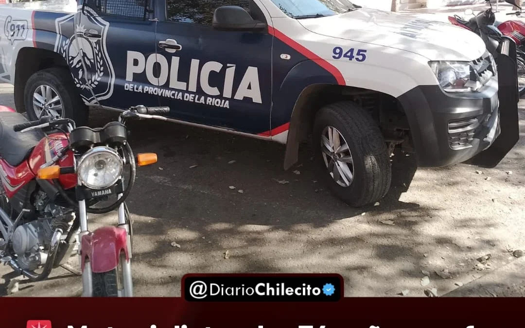 Motociclista de 34 años sufre de escoriaciones tras colisionar con un móvil policial frente a la comisaría primera de Chilecito
