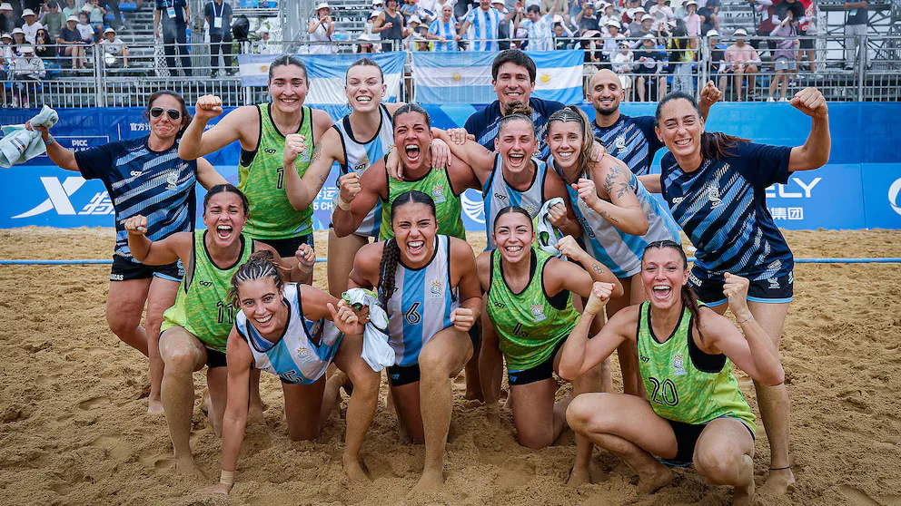 El seleccionado femenino argentino de beach handball logró consagrarse campeón en los Juegos Mundiales disputados en Chengdu 2025