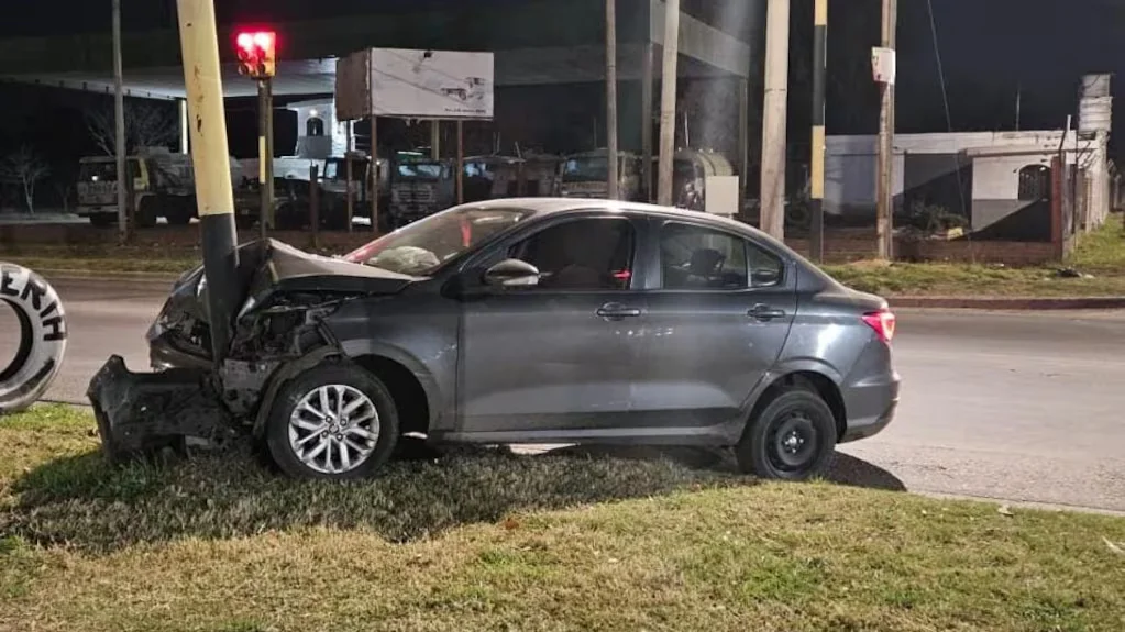 Córdoba: huyeron en un auto con pedido de secuestro y evitaron un control antes de chocar y ser detenidos tres de sus ocupante