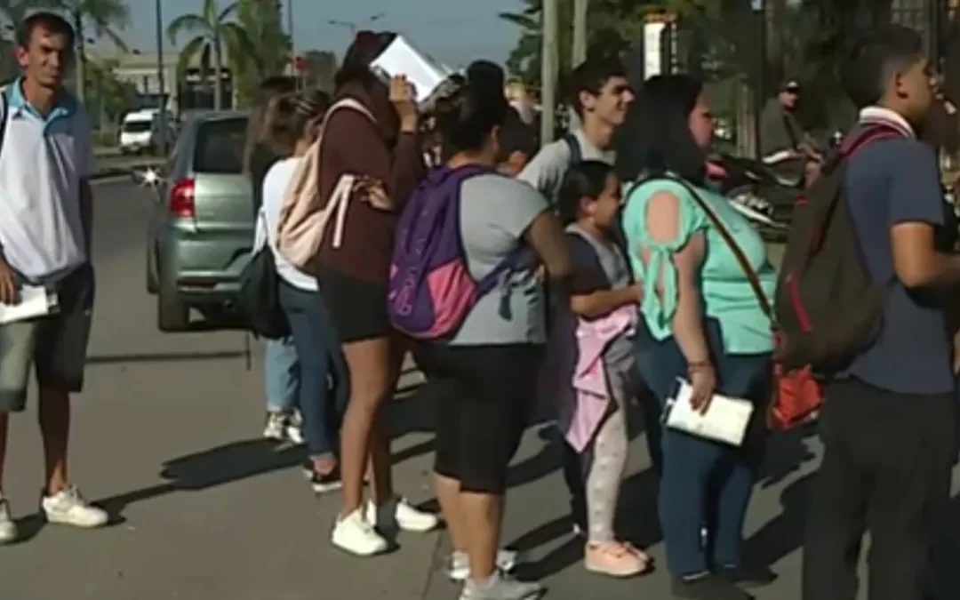 Una empresa puso un aviso para cubrir un puesto de trabajo y los postulantes cubrieron tres cuadras