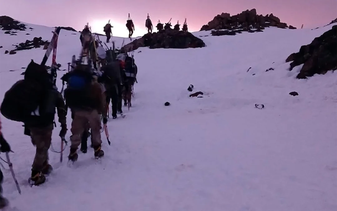 Soldados argentinos hicieron cumbre en el Monte Kun, a 7 mil metros sobre el nivel del mar, en el Himalaya