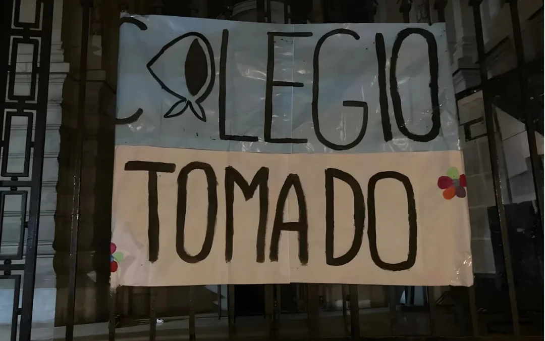 Estudiantes tomaron el Colegio Nacional de Buenos Aires, en repudio a la anulación de la Ley de Financiamiento Universitario