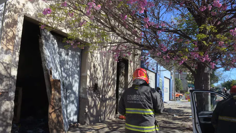 Córdoba: dos niños y su abuelo fallecieron tras el incendio de una vivienda. La abuela y otros tres menores lograron escapar