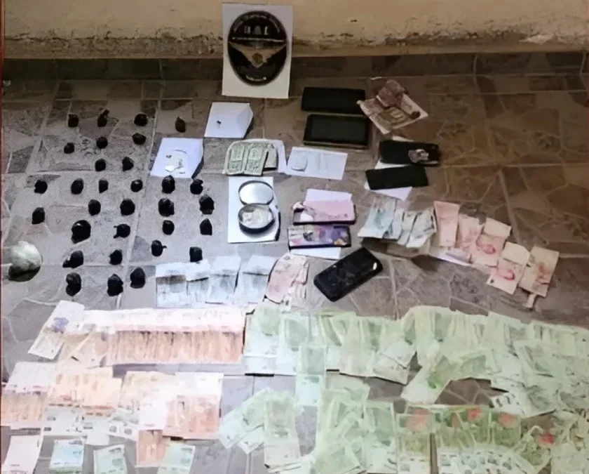 Allanamientos en Chilecito dejaron dos detenidos y el secuestro de cocaína, marihuana, dinero y dispositivos electrónicos