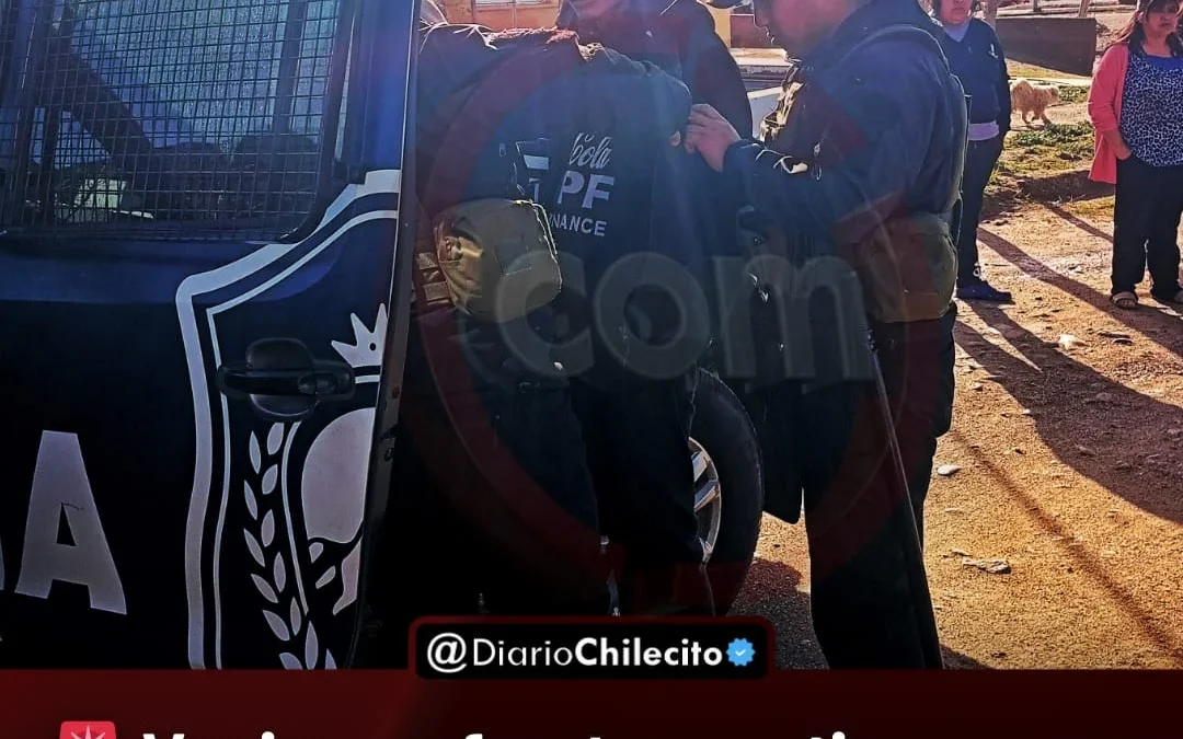 Vecino enfrenta y retiene a un intruso que intentó llevarse su motocicleta en barrio El Mirador de Velazco hasta que llegó la Policía