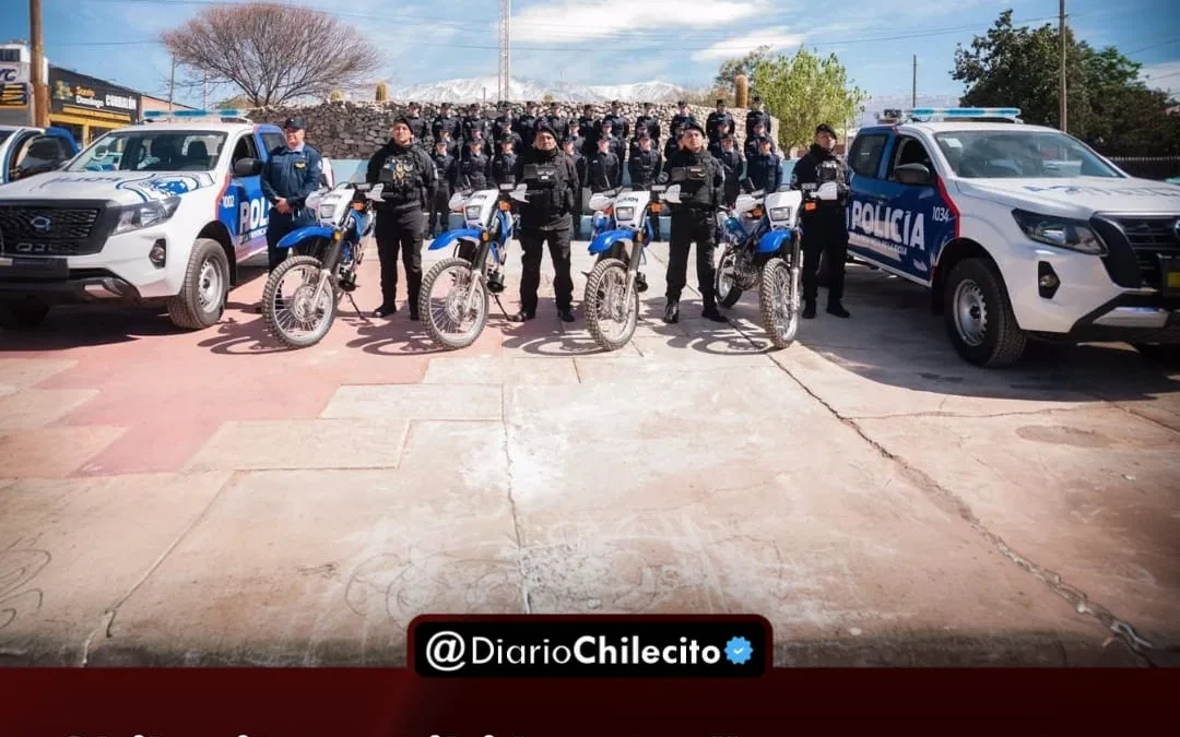 Chilecito recibió patrulleros y motos nuevas, mientras anunciaron una nueva comisaría en barrio Evita para mejorar la seguridad de la ciudad
