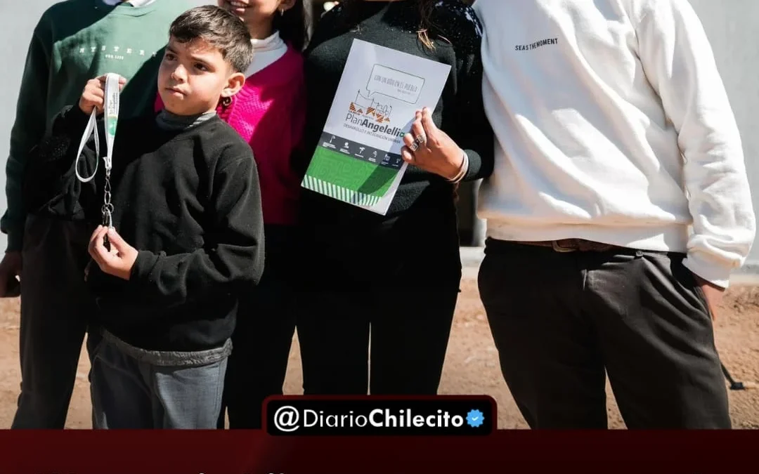 «Hoy mi hijo y yo tenemos lo nuestro»: 5 familias chileciteñas recibieron las llaves de su casa propia este martes