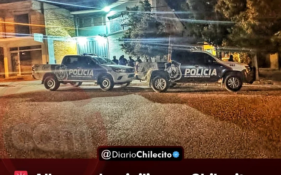 Allanan domicilio en Chilecito y secuestran ropa vinculada a una causa por tentativa de homicidio. El sospechoso está prófugo