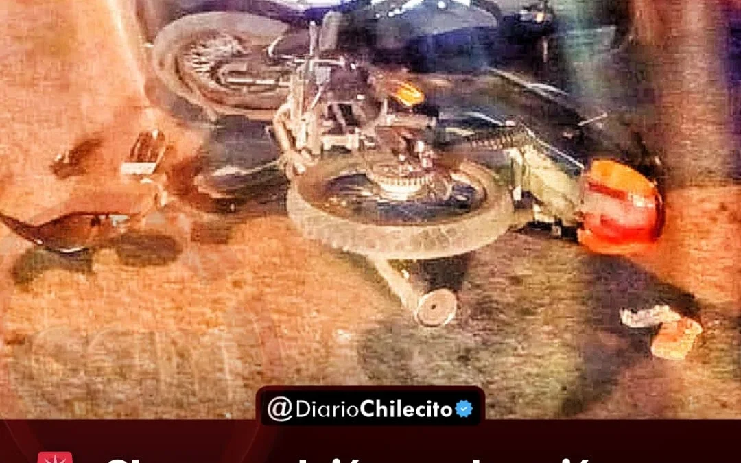 Choque dejó a dos jóvenes hospitalizadas con fracturas y contusiones tras impactar moto contra automóvil