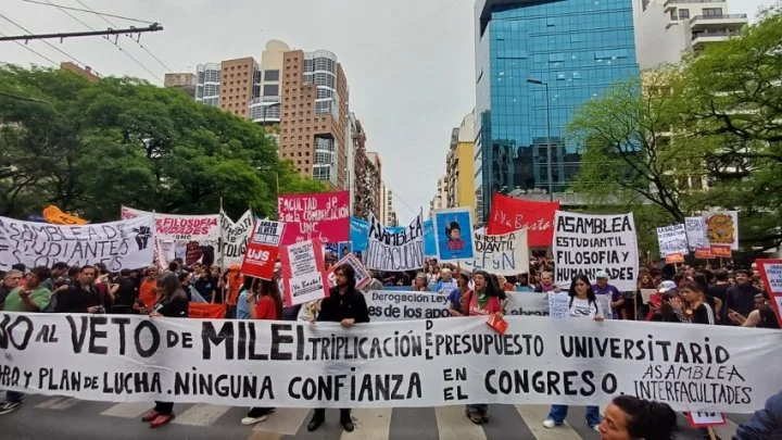 Universitarios exponen incoherencias de Nación: «Con lo que pagan a bancos en intereses de deuda, podrían financiar 10 años a las universidades»