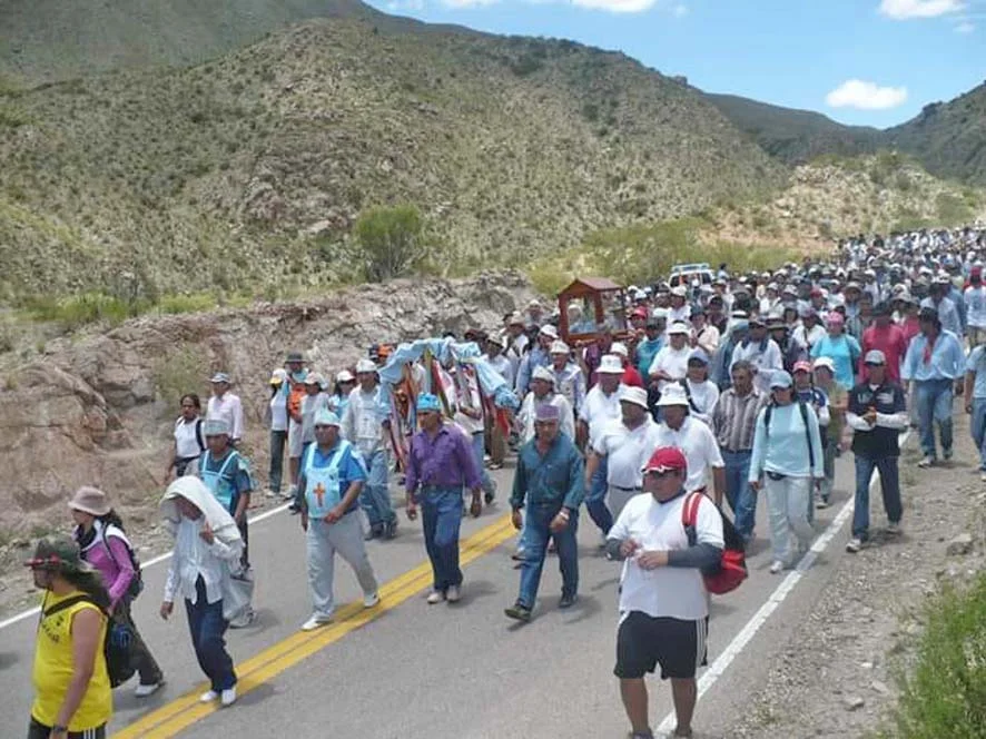 Fieles comenzaron la peregrinación en tributo del Niño de Gualco, que culminará este sábado y el domingo será la santa misa