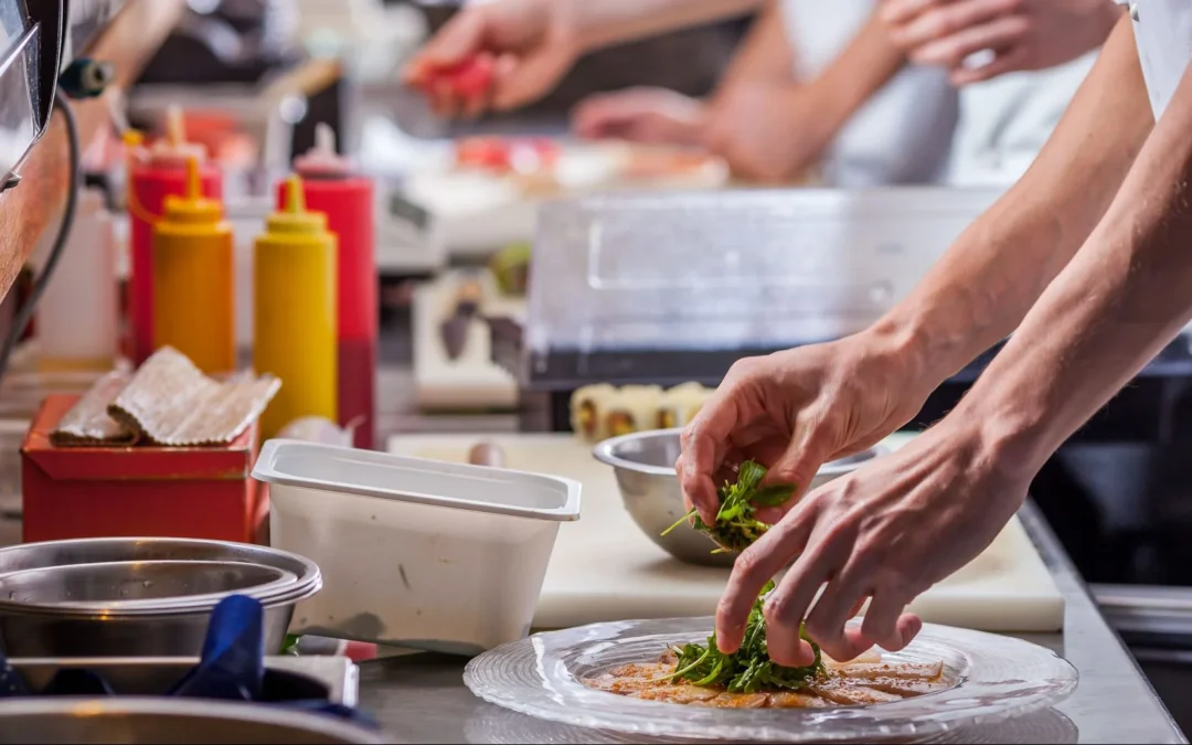 Brindarán un curso sobre manejo de alimentos, obligatorio para todo personal gastronómico, con carnet nacional habilitante