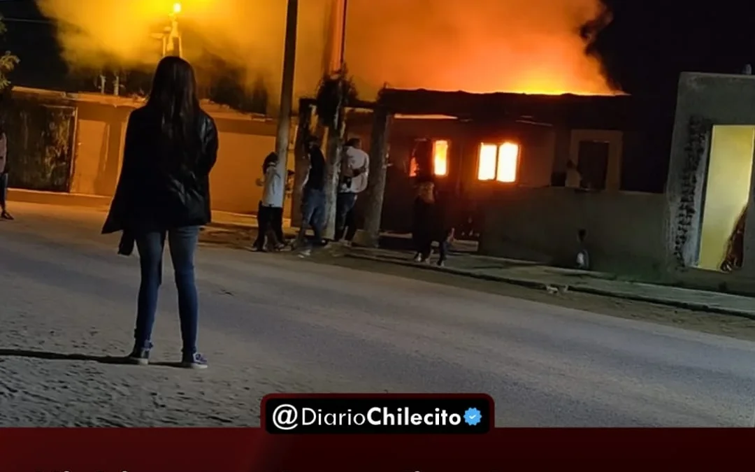 Vichigasta: incendio destruye un comercio que vendía nafta. Bomberos evitaron que el fuego alcance casas vecinas