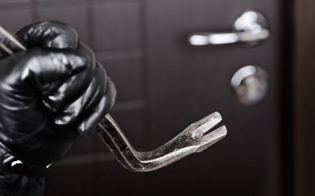 Un comercio en Córdoba fue víctima de 12 robos en tres meses, rompieron puertas e hicieron boquetes para poder ingresar al local