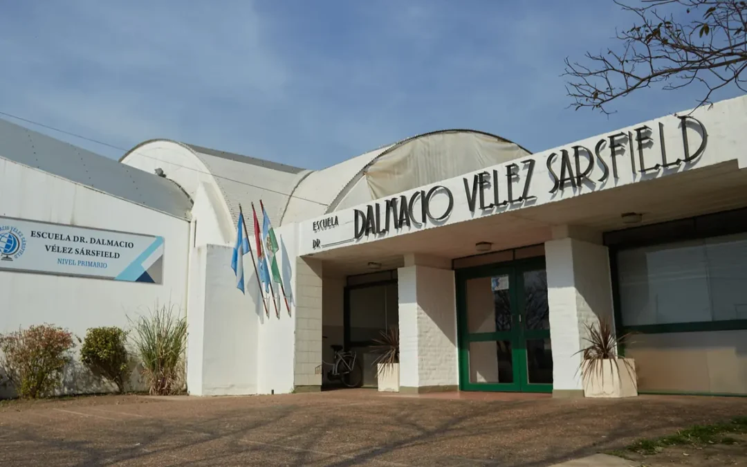 Córdoba: Un grupo de estudiantes del último año intentó ingresar por la fuerza la Escuela Vélez Sarsfield de Arroyito