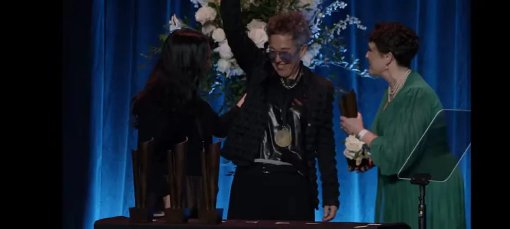 La escritora argentina Gabriela Cabezón Cámara ganó un distinguido premio en literatura y agradeció a la educación pública