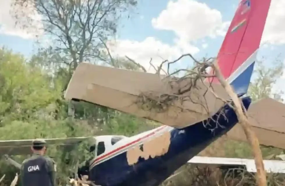 Salta: Cayó un avión de matrícula boliviana que llevaba 140kg de cocaína, hay dos detenidos.